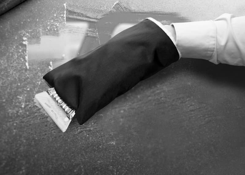 Colt ice scraper with glove 8