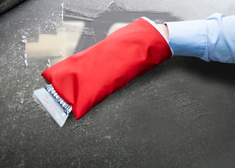 Colt ice scraper with glove 13