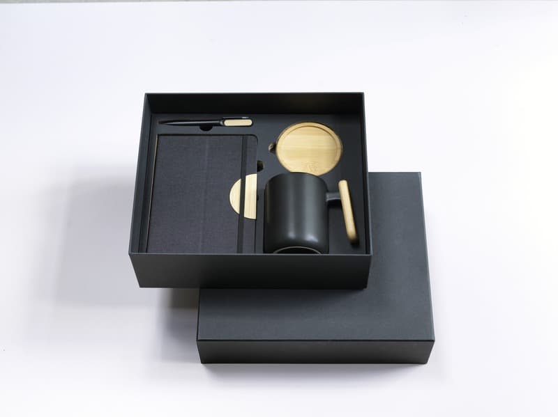 Laura A5 hard cover notebook and ballpoint pen gift set (black ink) 7