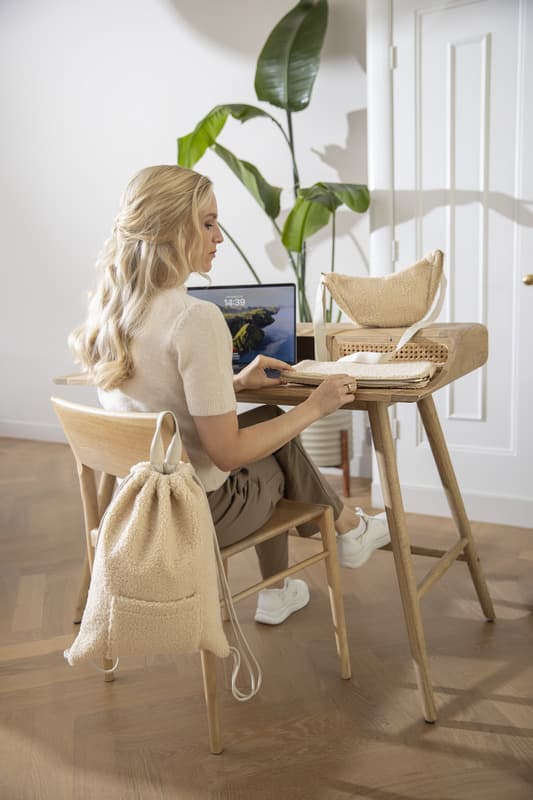 Bear GRS recycled sherpa crossbody bag 3L 9