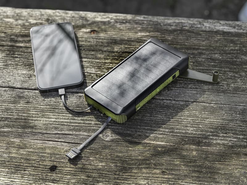 Soldy 10.000 mAh RCS recycled plastic solar dynamo power bank  6