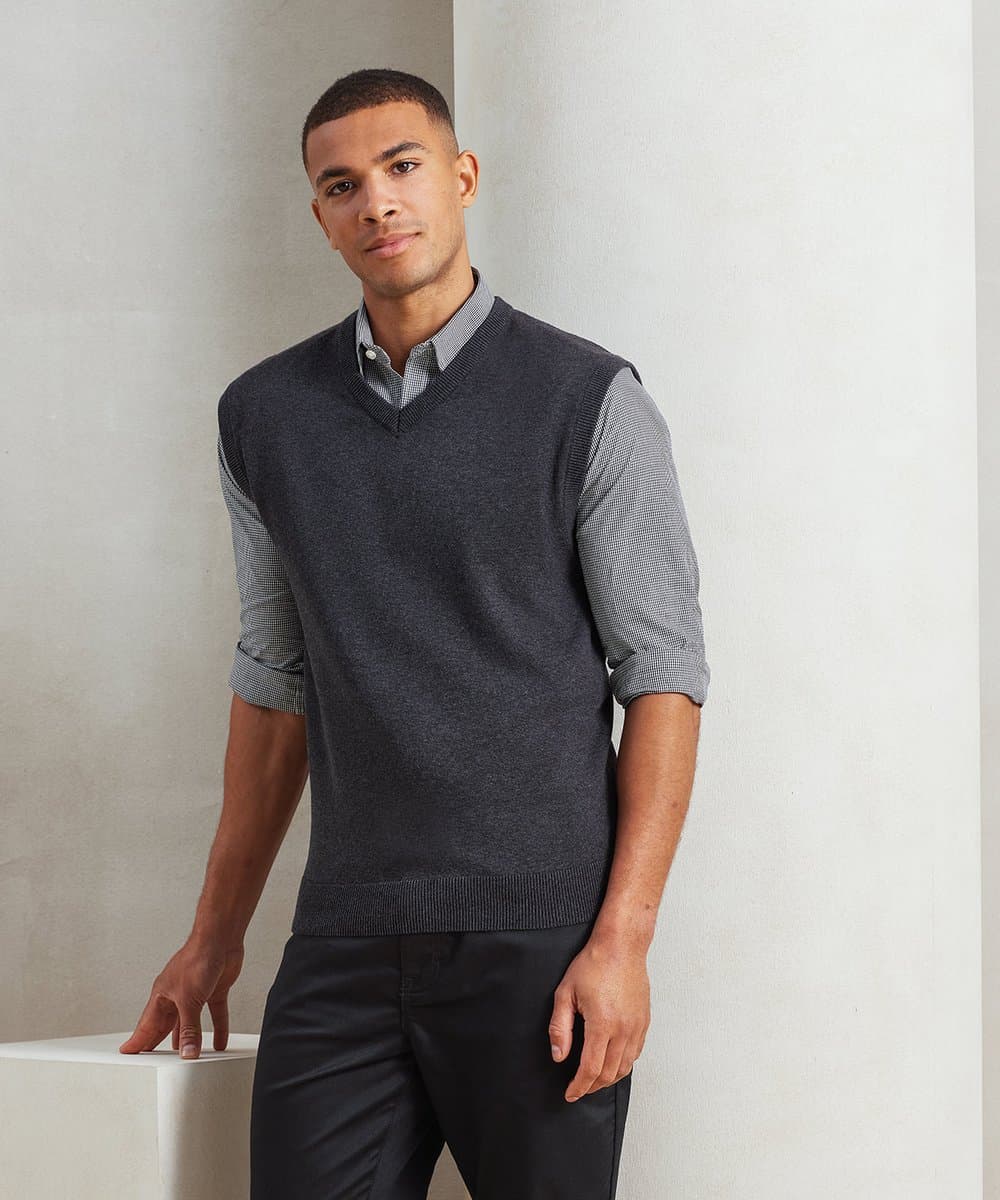 Sleeveless knitted sweater