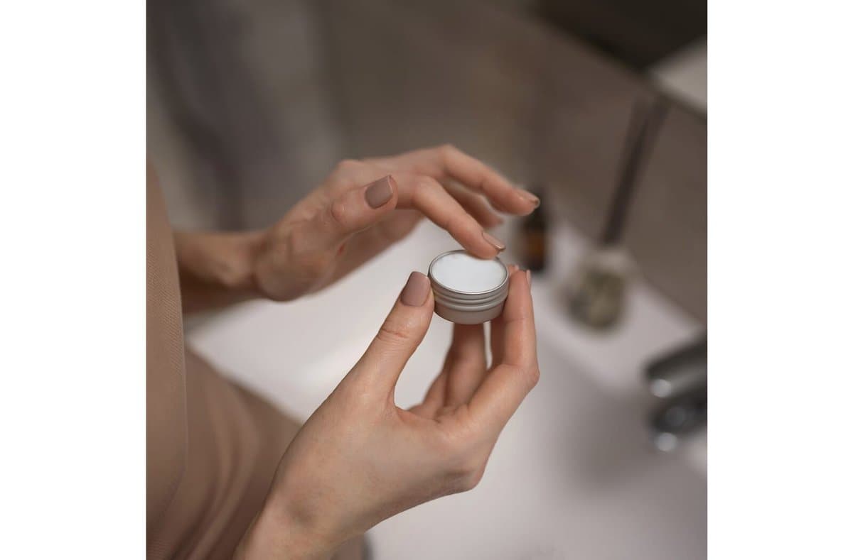 Lipbalm round recycled aluminium tin 4