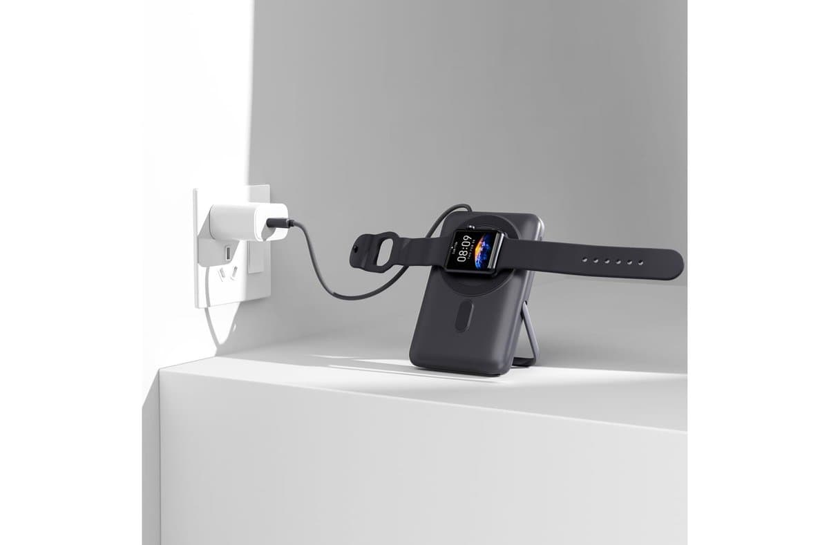 Nova Wireless Powerbank Compatible with MagSafe and Apple Watch 10000 mAh 4